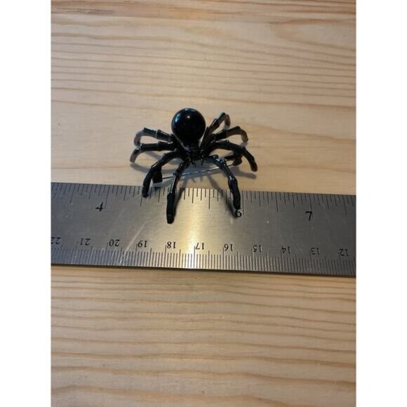 Black Spider Brooch Halloween Costume Accessory 3D Design - Picture 4 of 5